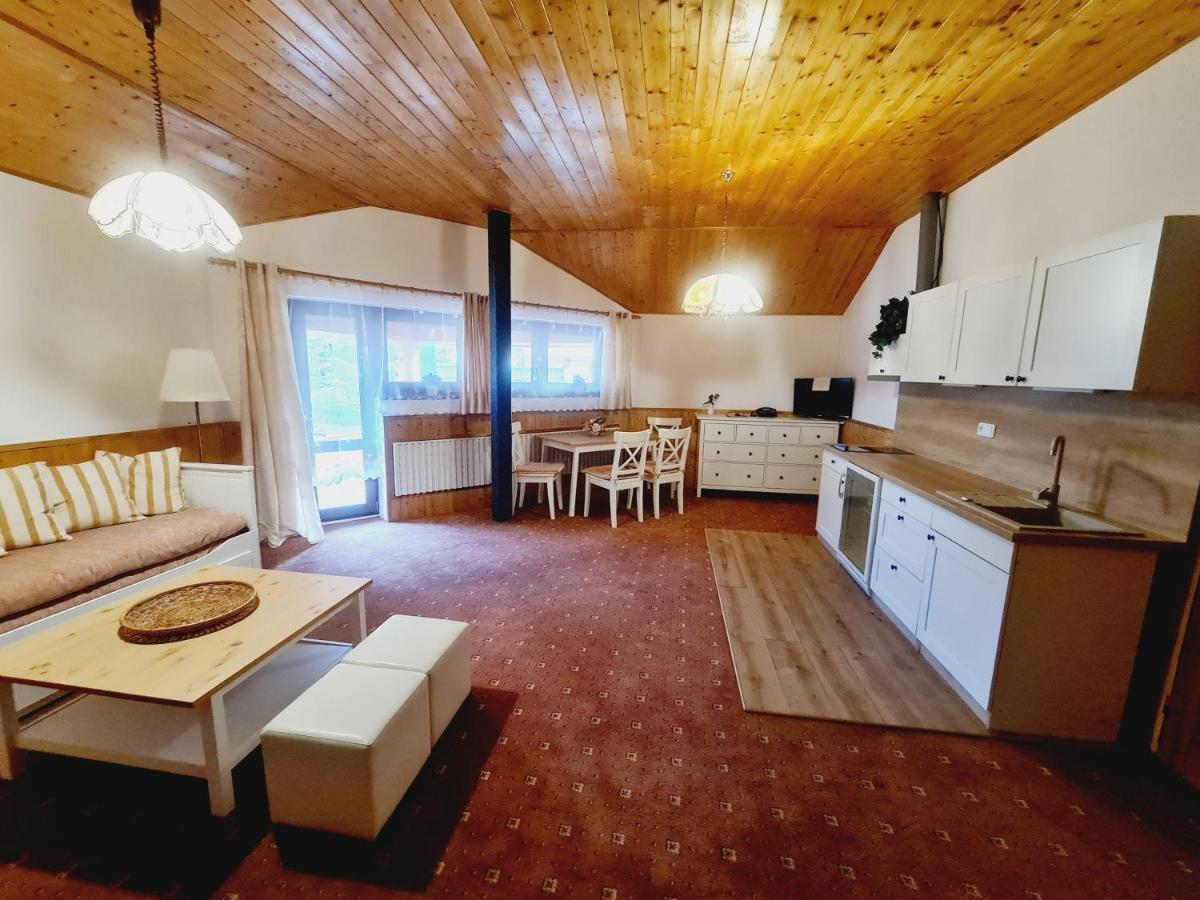 מוסט Garni Hotel Asas*** מראה חיצוני תמונה