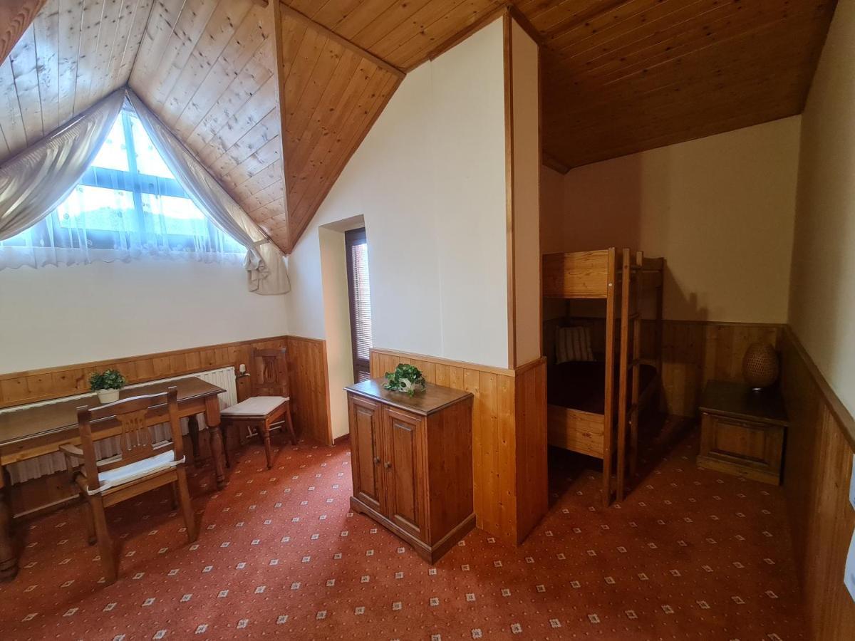 מוסט Garni Hotel Asas*** מראה חיצוני תמונה