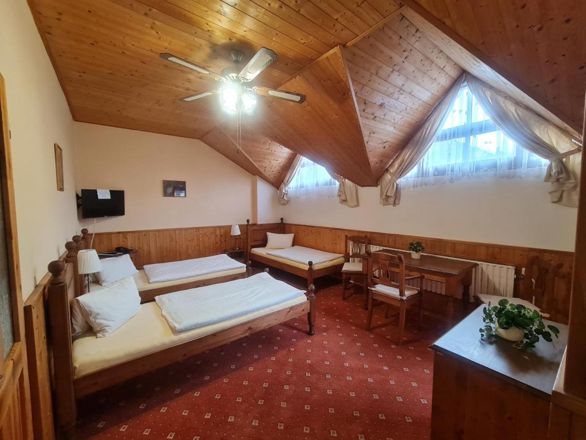 מוסט Garni Hotel Asas*** מראה חיצוני תמונה
