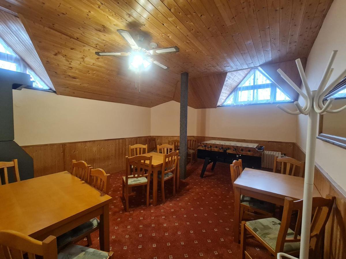 מוסט Garni Hotel Asas*** מראה חיצוני תמונה