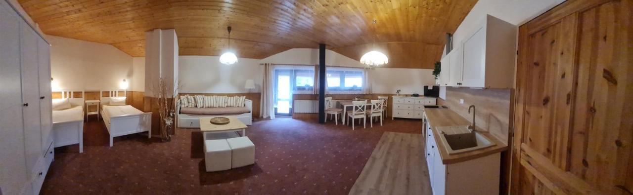 מוסט Garni Hotel Asas*** מראה חיצוני תמונה