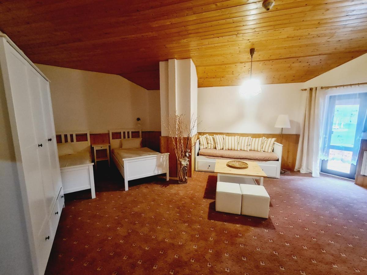 מוסט Garni Hotel Asas*** מראה חיצוני תמונה