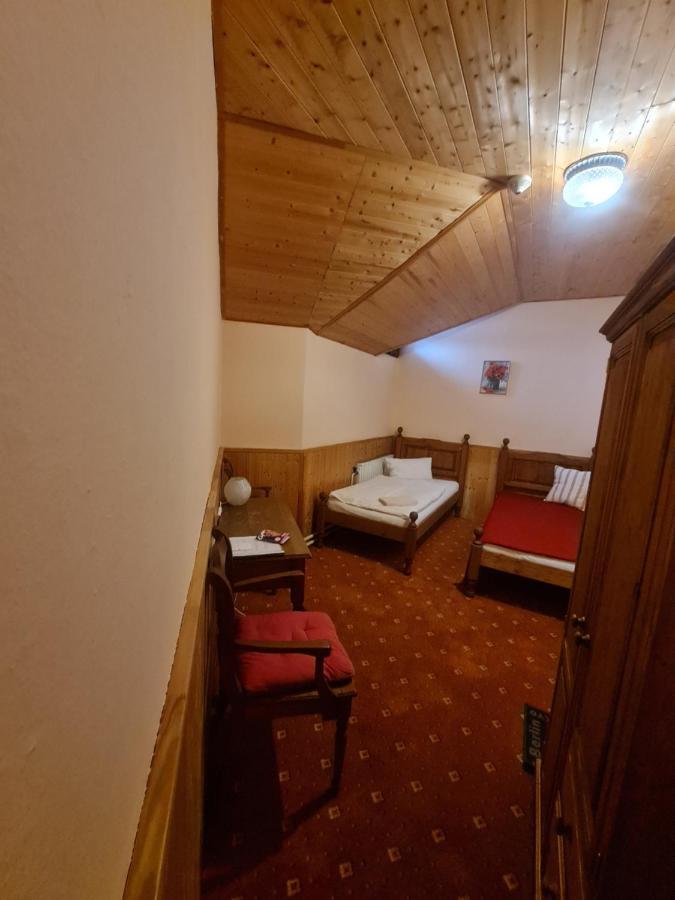 מוסט Garni Hotel Asas*** מראה חיצוני תמונה