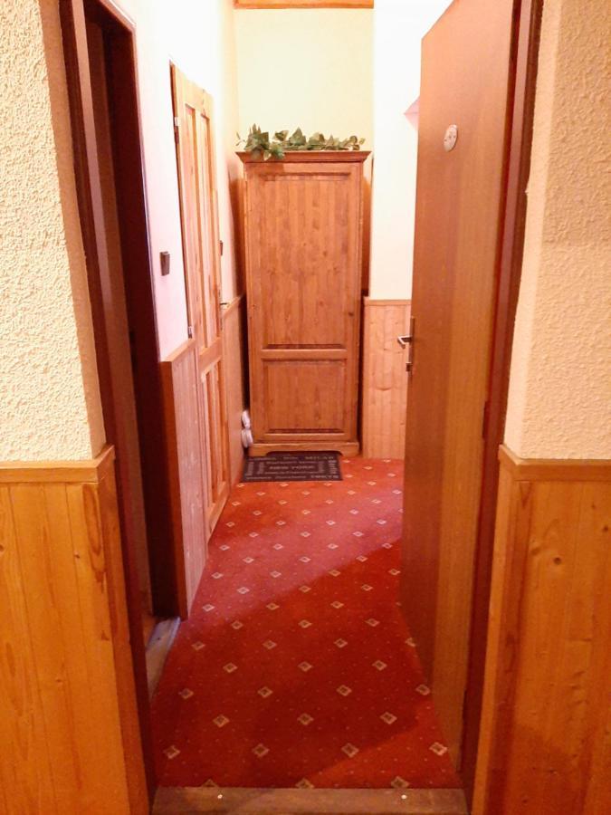 מוסט Garni Hotel Asas*** מראה חיצוני תמונה