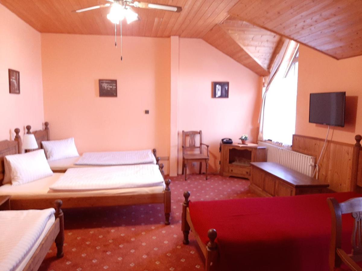 מוסט Garni Hotel Asas*** מראה חיצוני תמונה