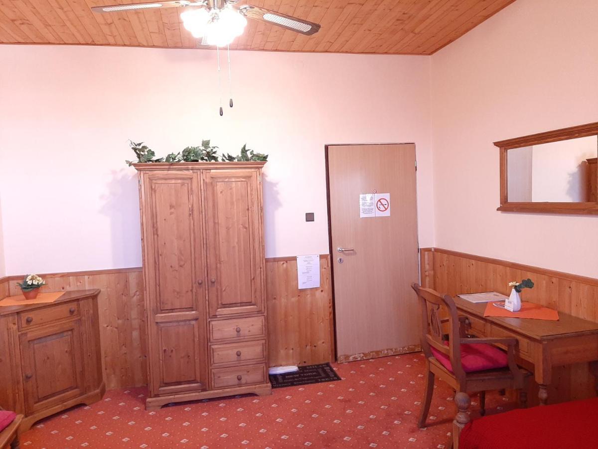 מוסט Garni Hotel Asas*** מראה חיצוני תמונה