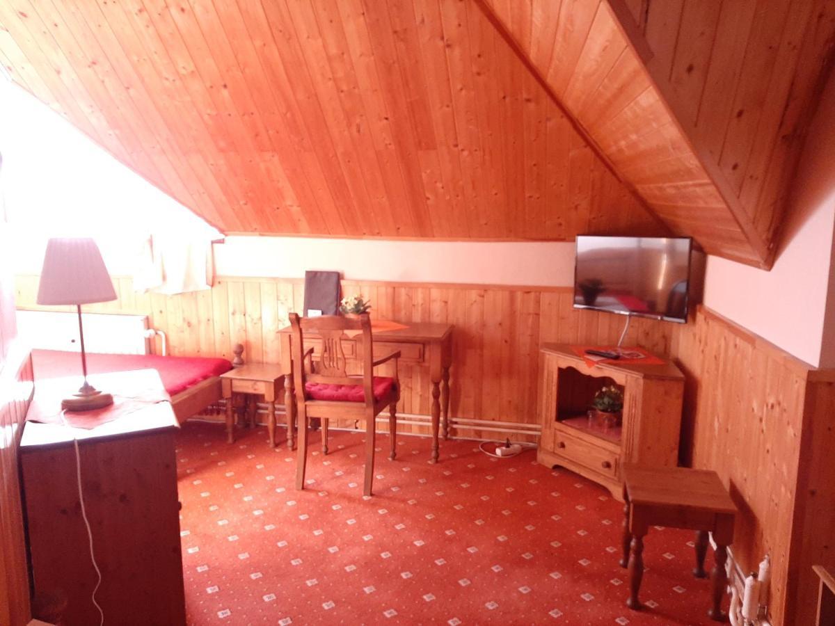 מוסט Garni Hotel Asas*** מראה חיצוני תמונה