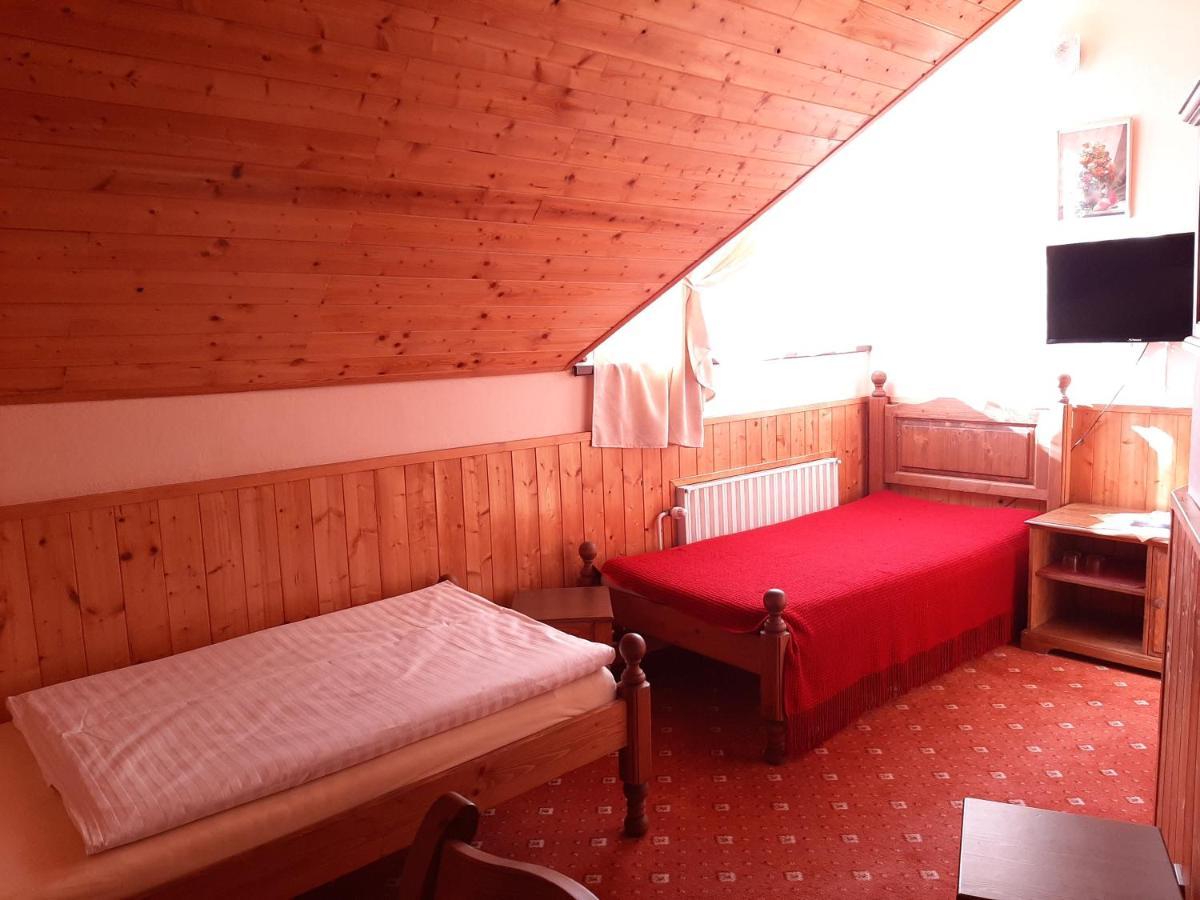 מוסט Garni Hotel Asas*** מראה חיצוני תמונה