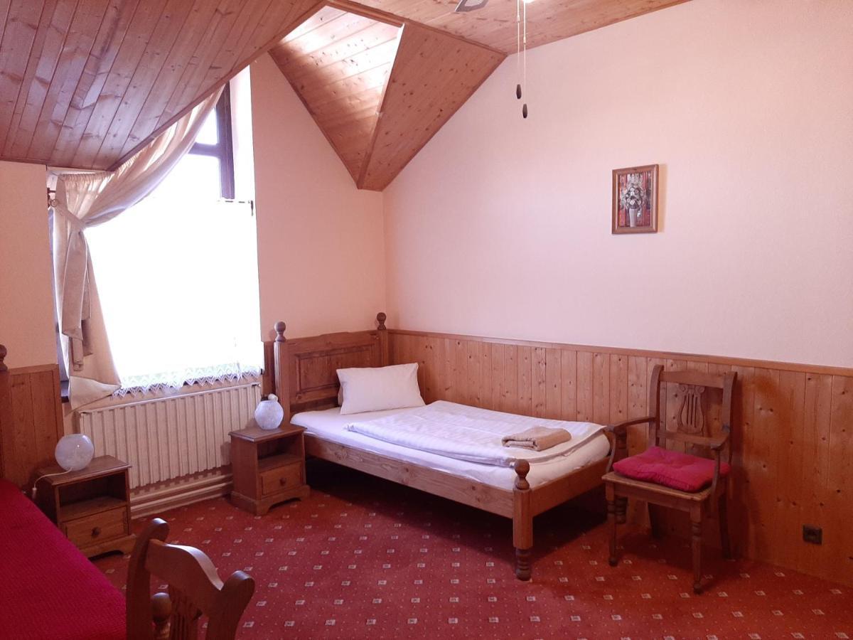 מוסט Garni Hotel Asas*** מראה חיצוני תמונה