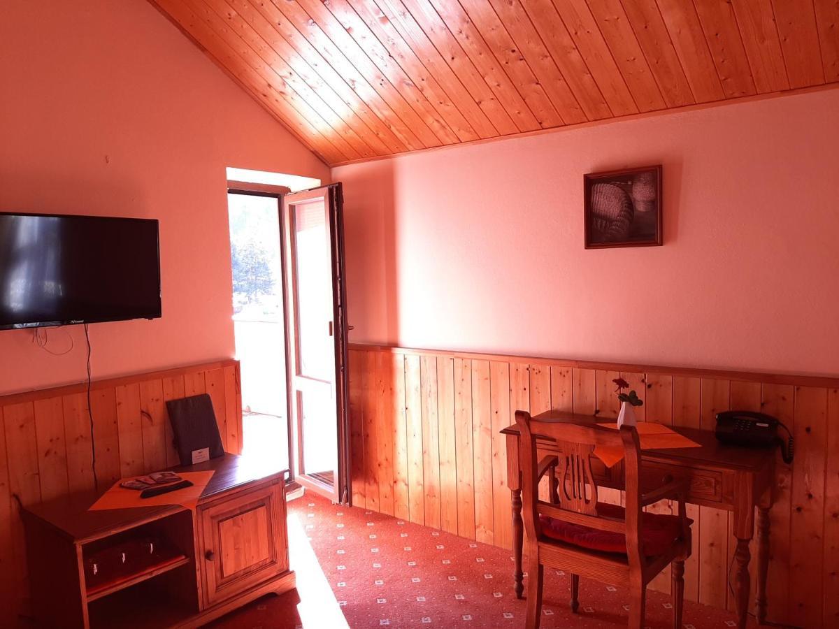 מוסט Garni Hotel Asas*** מראה חיצוני תמונה