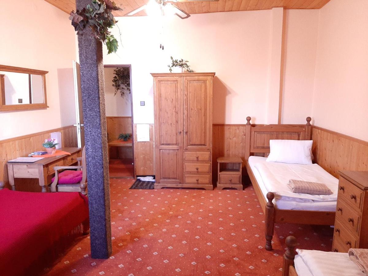 מוסט Garni Hotel Asas*** מראה חיצוני תמונה