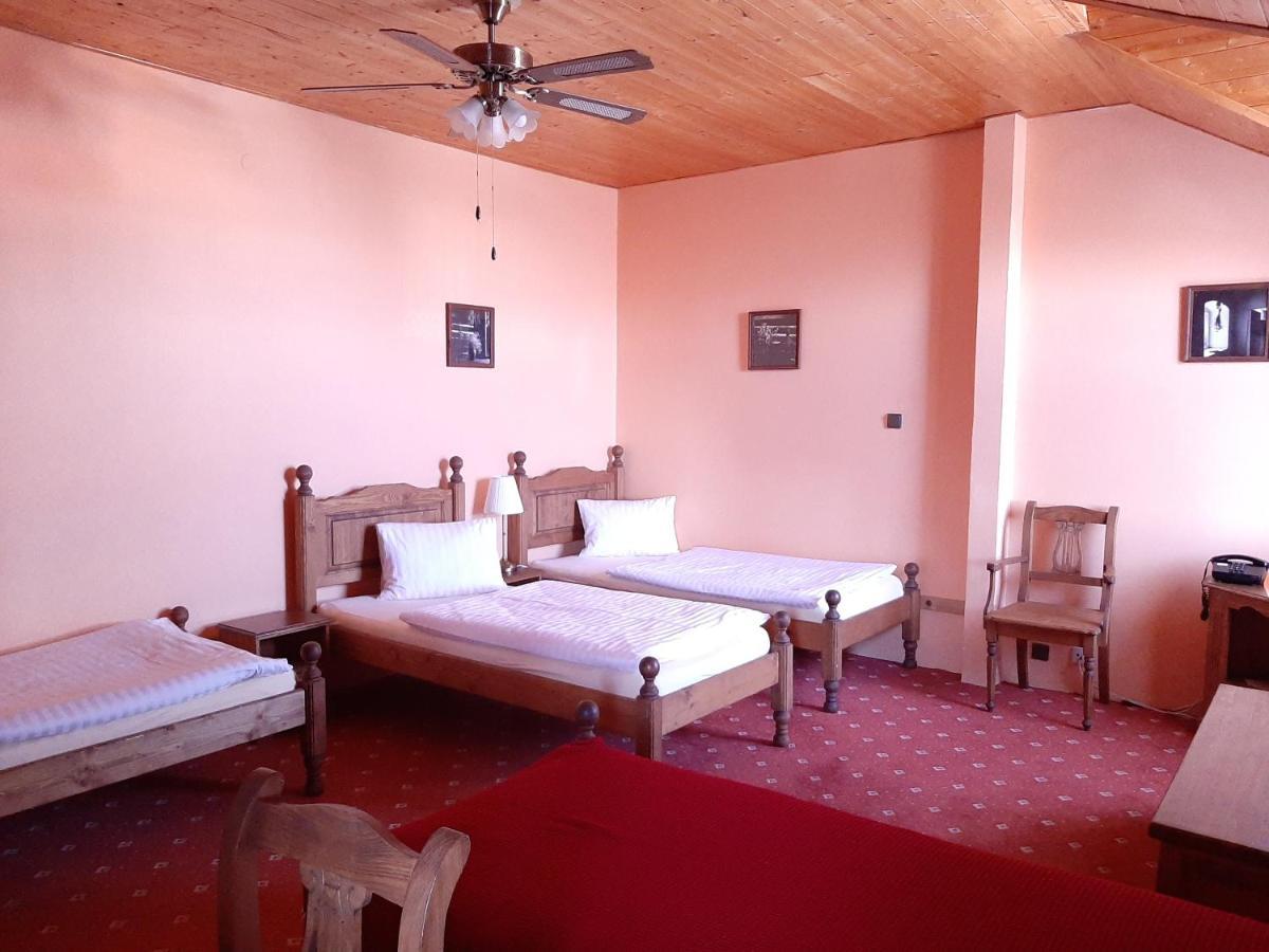 מוסט Garni Hotel Asas*** מראה חיצוני תמונה