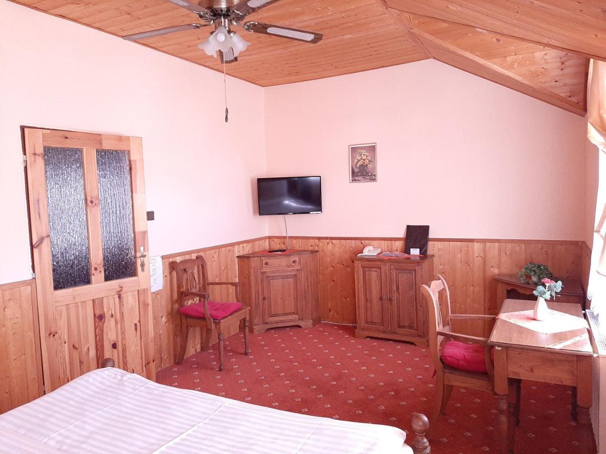 מוסט Garni Hotel Asas*** מראה חיצוני תמונה