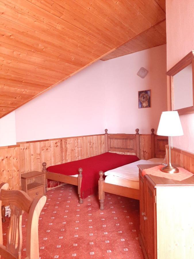 מוסט Garni Hotel Asas*** מראה חיצוני תמונה