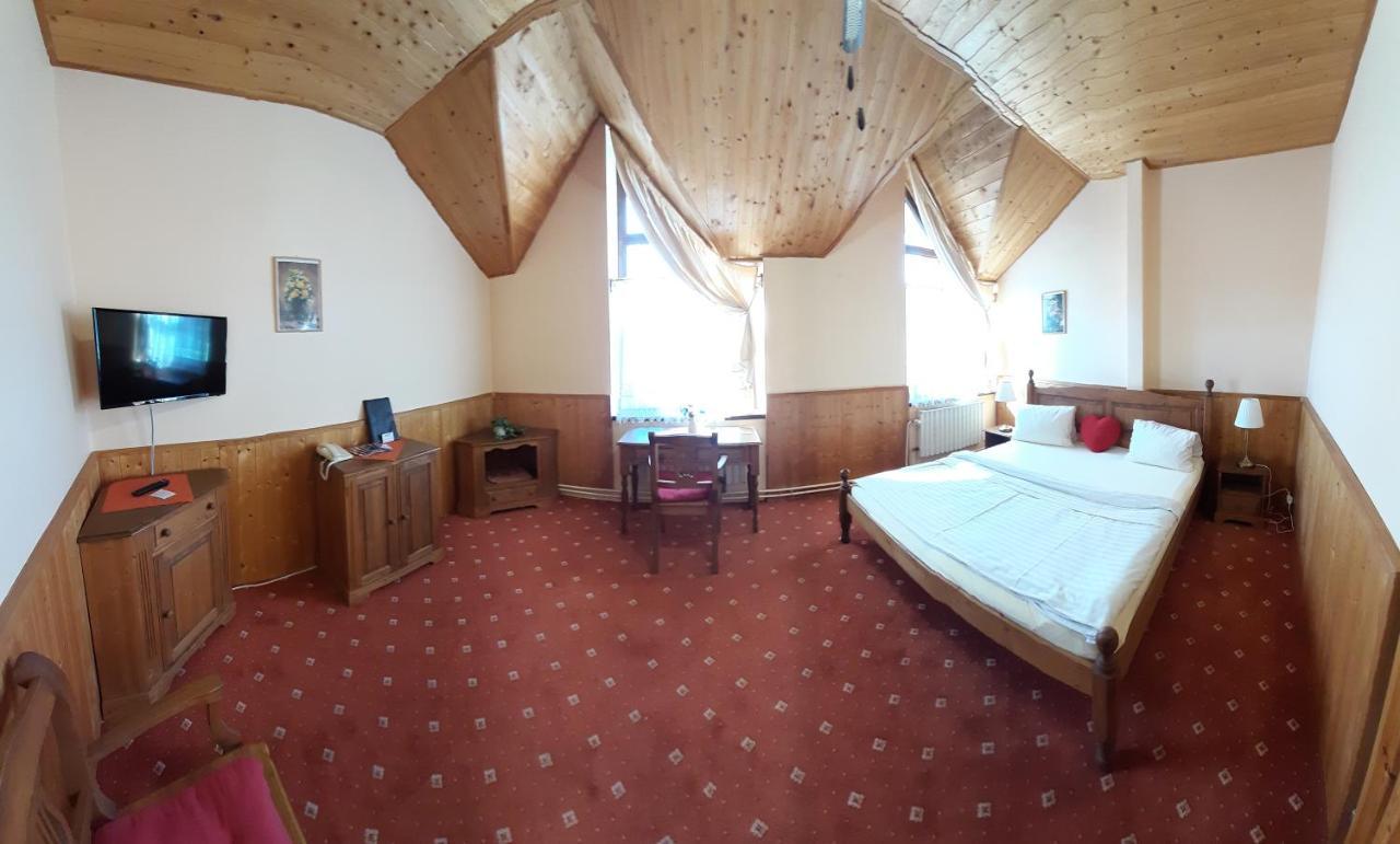 מוסט Garni Hotel Asas*** מראה חיצוני תמונה